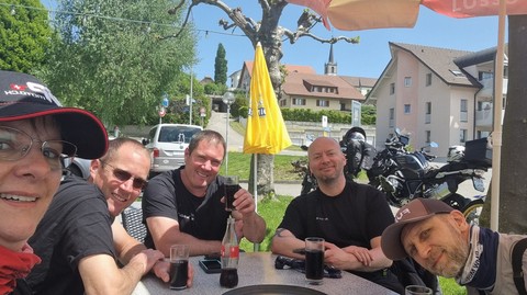 Membres sur une terrasse