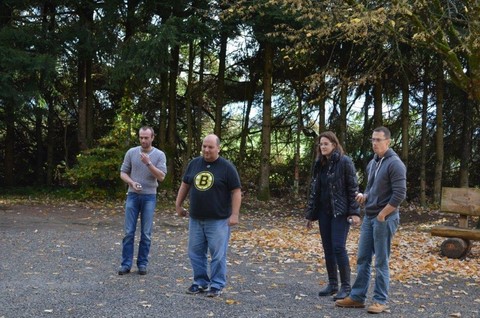 Membres jouant aux boules